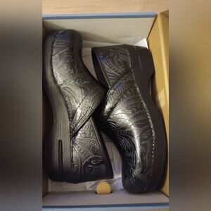 New in Box! Black Tooled Western Leather Dansko Clogs Size 41